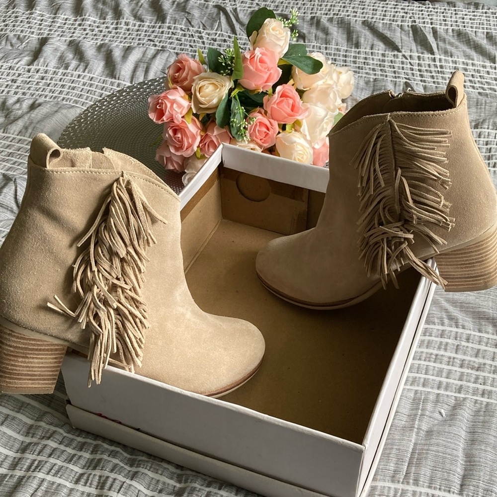 Women’s 9.5 boots